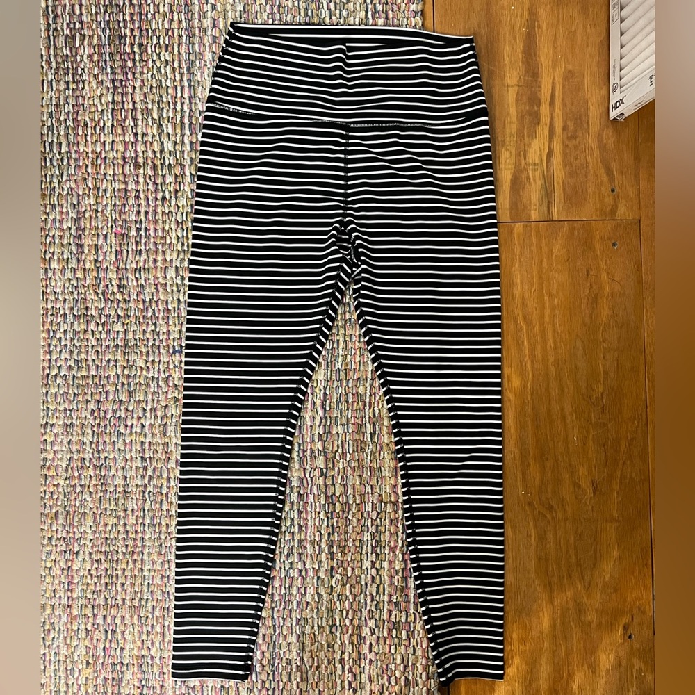 Scorpio Sol Women’s Yoga Leggings - Classic Black and White Stripes